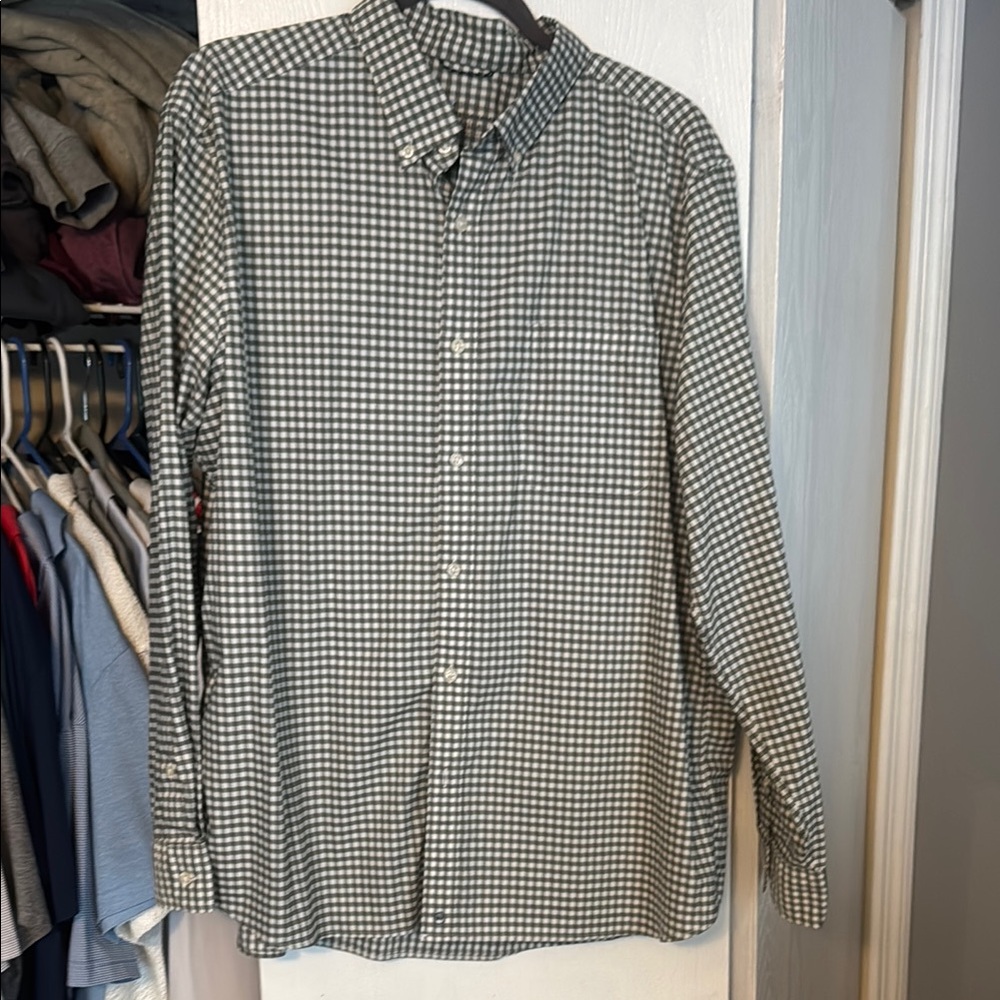 Men's Vinyard Vines performance  Green and White Checkered Shirt